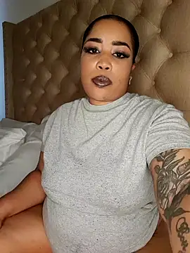 Snapshot of CAMMII_ chatting on 01.22.25 CAMMII online show from 01.22.25