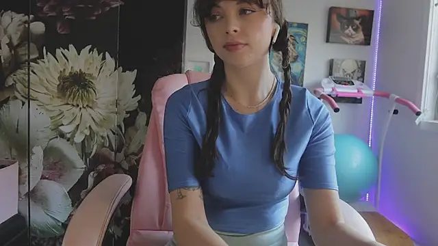 Snapshot of makiyahbelle chatting on 04.15.26 makiyahbelle online show from 04.15.26