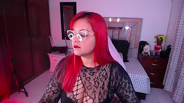 Snapshot of salomecastro_ chatting on 02.11.25 salomecastro online show from 02.11.25