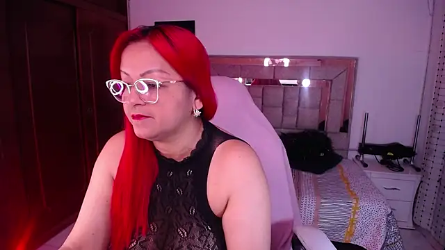 Snapshot of salomecastro_ chatting on 10.22.25 salomecastro online show from 10.22.25