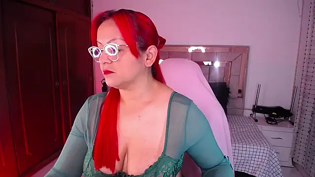 Snapshot of salomecastro_ chatting on 10.30.25 salomecastro online show from 10.30.25