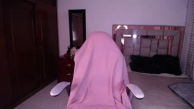 Snapshot of salomecastro_ chatting on 11.14.25 salomecastro online show from 11.14.25