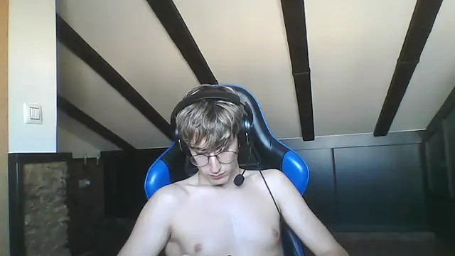 Troycm online show from 04.22.26