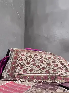 Snapshot of winterison chatting on 10.19.25 winterison online show from 10.19.25