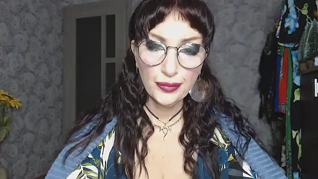 Aziza1 online show from 11.18.25