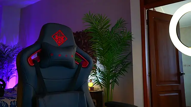 Snapshot of ambarEvans chatting on 12.12.24 ambarEvans online show from 12.12.24