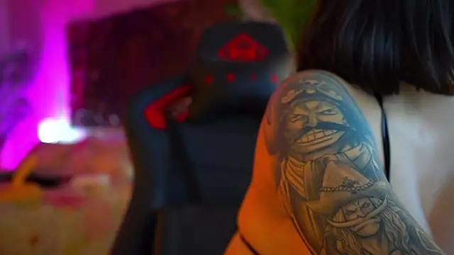 Snapshot of ambarEvans chatting on 12.31.24 ambarEvans online show from 12.31.24