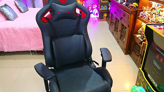 Snapshot of ambarEvans chatting on 02.05.25 ambarEvans online show from 02.05.25