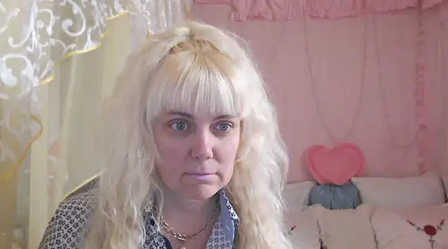 SunnySylvia online show from 01.04.25