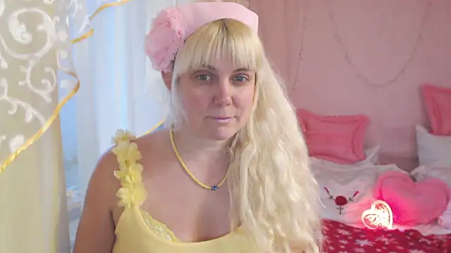 SunnySylvia online show from 02.02.25