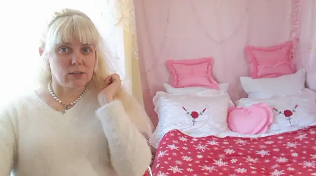 SunnySylvia online show from 02.11.25