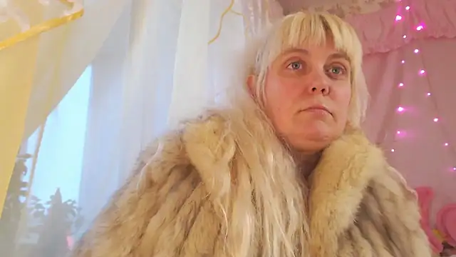 SunnySylvia online show from 02.18.26