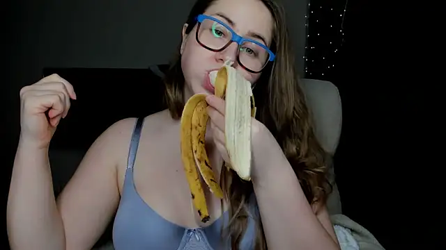 SeasonalSomeone online show from 12.21.25