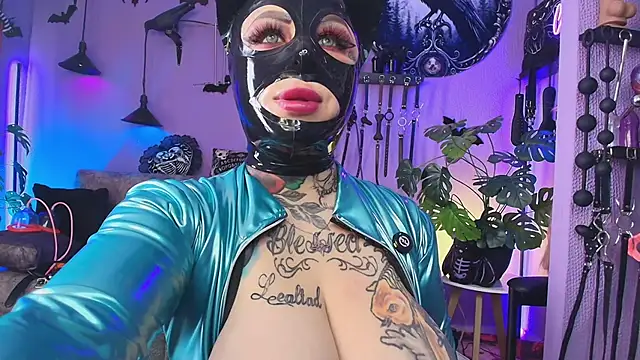 Snapshot of fetishkinkymeganx chatting on 06.04.26 fetishkinkymeganx online show from 06.04.26