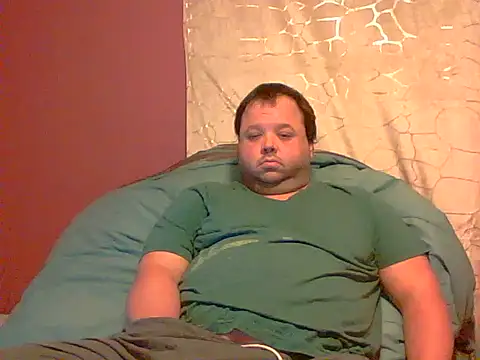 Snapshot of Strongbutgentle36 chatting on 10.21.25 Strongbutgentle36 online show from 10.21.25