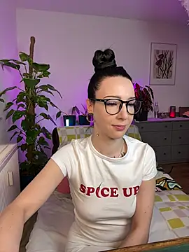 Trixie-Tainted online show from 03.17.25