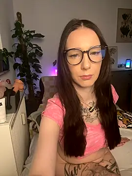 Trixie-Tainted online show from 09.19.25