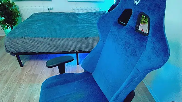 Snapshot of CranberryHot chatting on 10.26.25 CranberryHot online show from 10.26.25