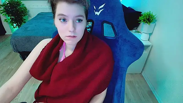 Snapshot of CranberryHot chatting on 12.02.25 CranberryHot online show from 12.02.25