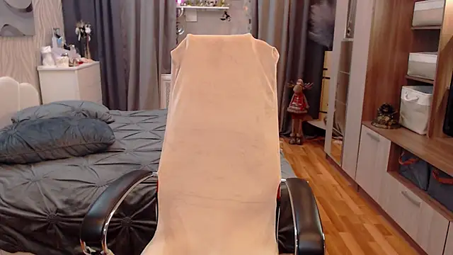 Snapshot of Victoria_BBW chatting on 02.24.25 Victoria BBW online show from 02.24.25