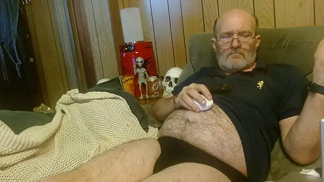 Snapshot of snickers1 chatting on 09.14.25 snickers1 online show from 09.14.25