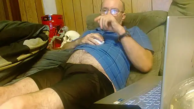 Snapshot of snickers1 chatting on 10.11.25 snickers1 online show from 10.11.25