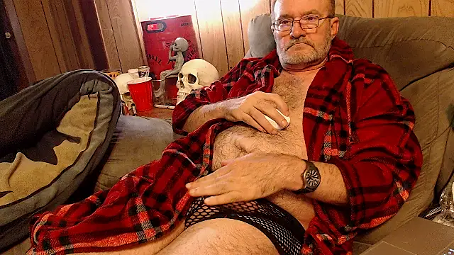 Snapshot of snickers1 chatting on 10.30.25 snickers1 online show from 10.30.25