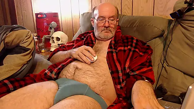 Snapshot of snickers1 chatting on 11.04.25 snickers1 online show from 11.04.25