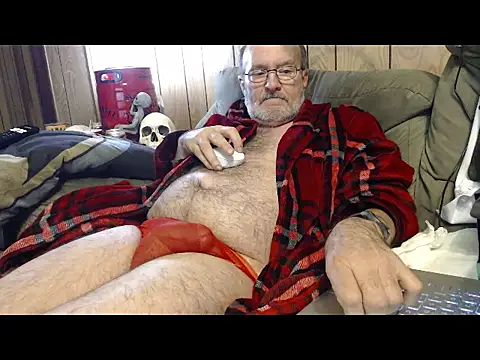 Snapshot of snickers1 chatting on 11.18.25 snickers1 online show from 11.18.25