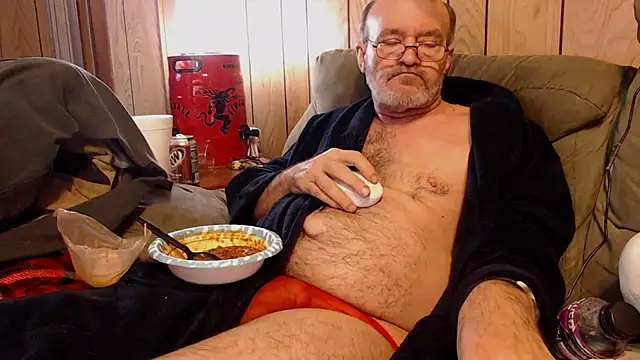 Snapshot of snickers1 chatting on 11.28.25 snickers1 online show from 11.28.25