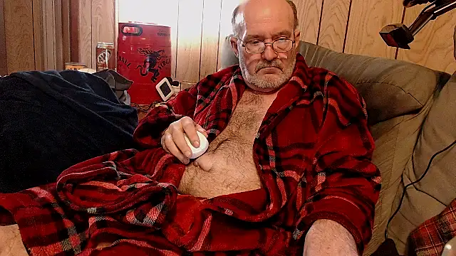 Snapshot of snickers1 chatting on 12.17.25 snickers1 online show from 12.17.25