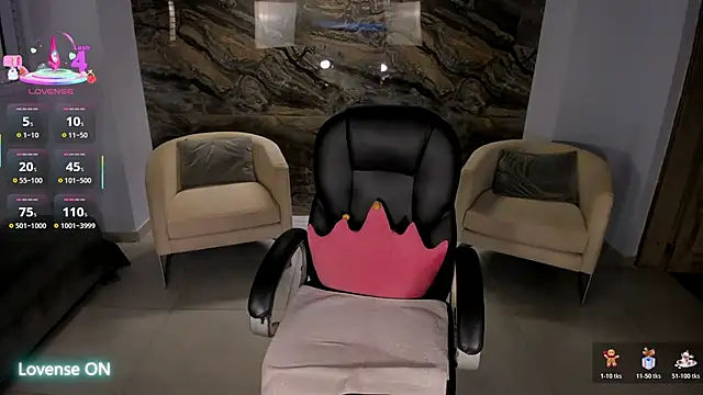 Snapshot of DannieSmith1 chatting on 12.03.25 DannieSmith1 online show from 12.03.25