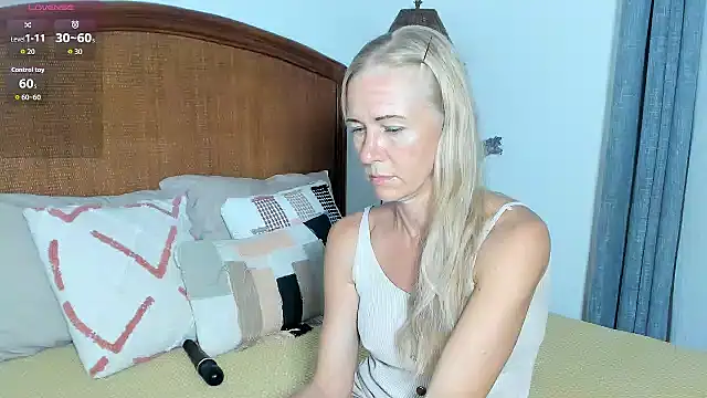 Christine 35 online show from 02.28.26