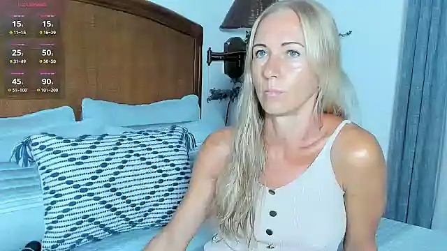 Snapshot of Christine_35 chatting on 05.18.26 Christine 35 online show from 05.18.26