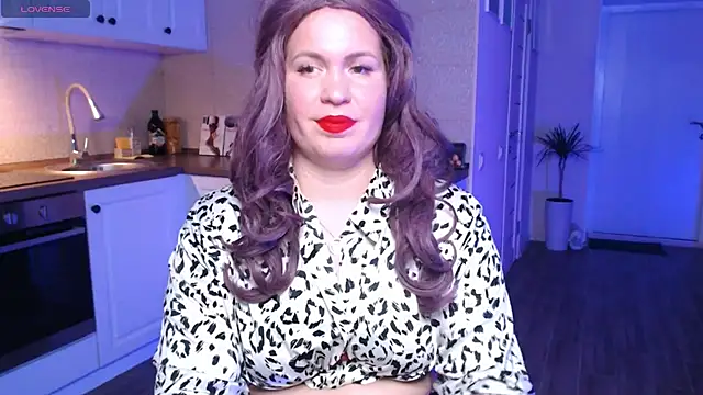 HotTiffani online show from 01.27.25