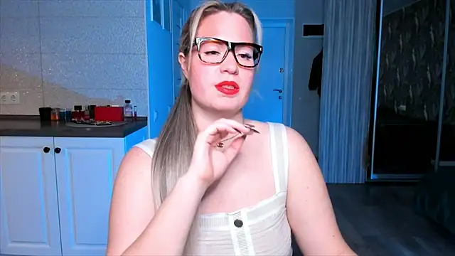 HotTiffani online show from 10.18.25