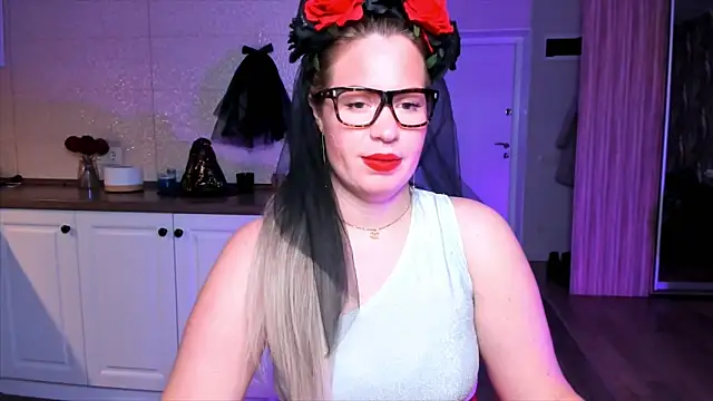 HotTiffani online show from 10.27.25