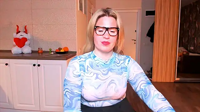 HotTiffani online show from 11.09.25