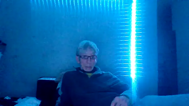 Snapshot of InMeinenMund chatting on 11.21.25 InMeinenMund online show from 11.21.25