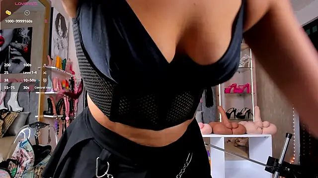 Snapshot of deepthroatlatina chatting on 02.20.25 deepthroatlatina online show from 02.20.25