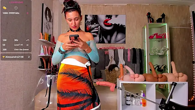 Snapshot of deepthroatlatina chatting on 02.24.25 deepthroatlatina online show from 02.24.25