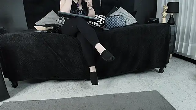  Jade 16 online show from 10.30.25