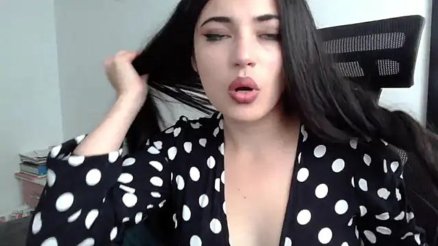 Snapshot of Honey_Aynur20 chatting on 01.05.25 Honey Aynur20 online show from 01.05.25