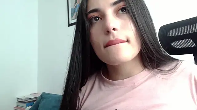 Snapshot of Honey_Aynur20 chatting on 01.13.25 Honey Aynur20 online show from 01.13.25