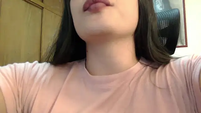 Snapshot of Honey_Aynur20 chatting on 02.26.25 Honey Aynur20 online show from 02.26.25