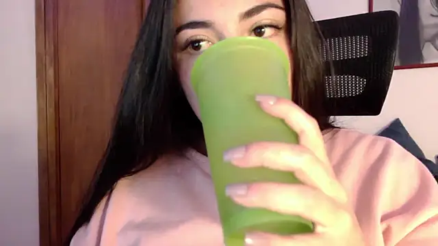 Snapshot of Honey_Aynur20 chatting on 09.10.25 Honey Aynur20 online show from 09.10.25