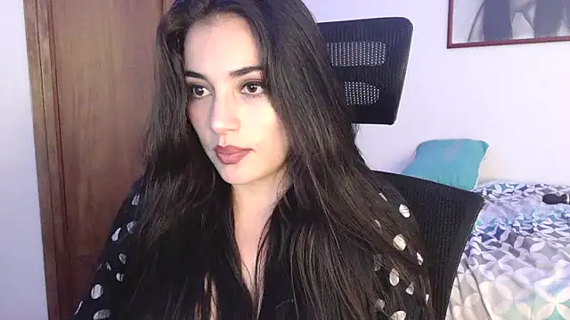 Snapshot of Honey_Aynur20 chatting on 10.14.25 Honey Aynur20 online show from 10.14.25