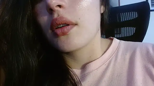 Snapshot of Honey_Aynur20 chatting on 10.27.25 Honey Aynur20 online show from 10.27.25