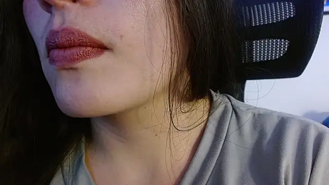 Snapshot of Honey_Aynur20 chatting on 10.28.25 Honey Aynur20 online show from 10.28.25