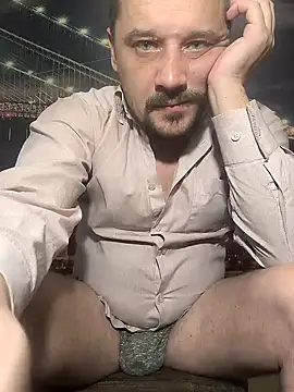 Snapshot of DanielOhCool chatting on 12.04.24 DanielOhCool online show from 12.04.24